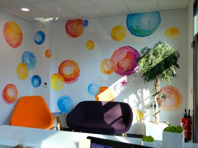 Travailler dans des bureaux colorés : Les conseils de votre agence de design Tand'M